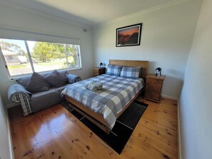 3 chambres, fer et planche à repasser, draps fournis