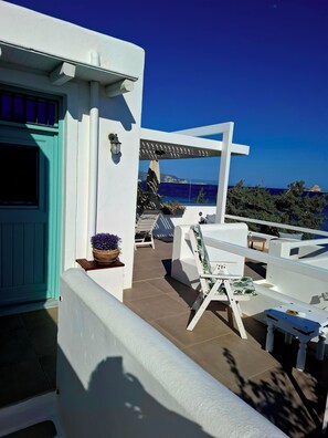 Property grounds - Exceptional Residence 80m2,overhelming view to sunrise and direct access to sea (MILOS)