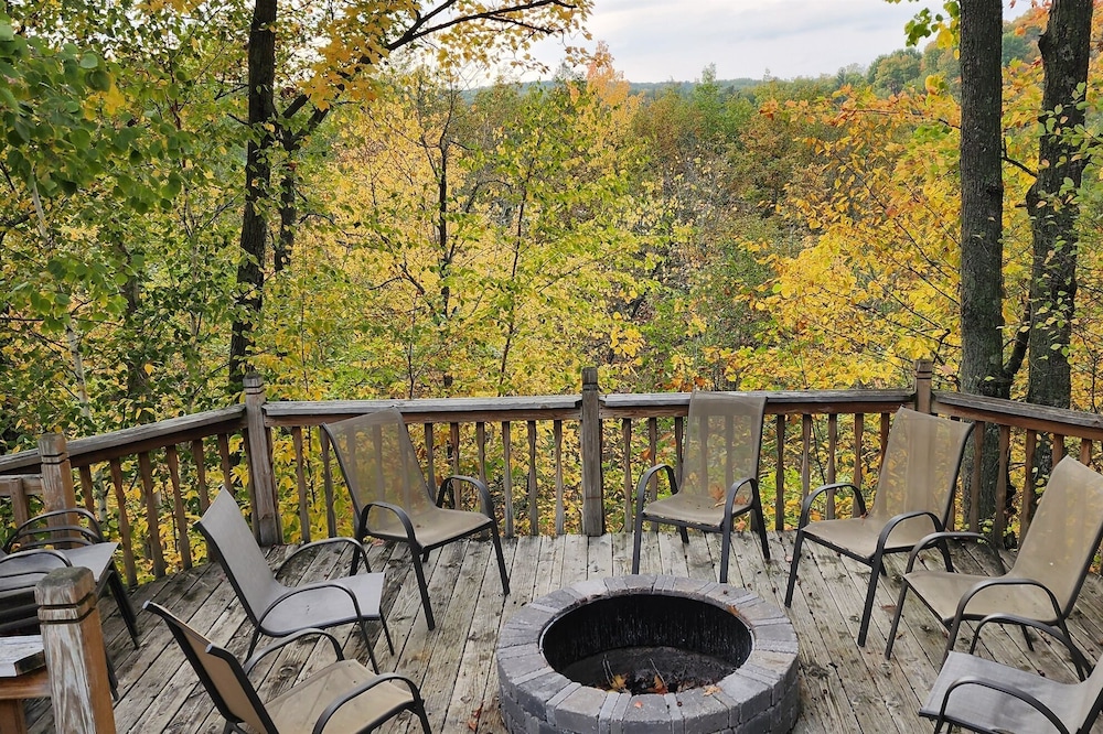 Secluded Getaway Access to 2 Lakes & Outdoor Sauna