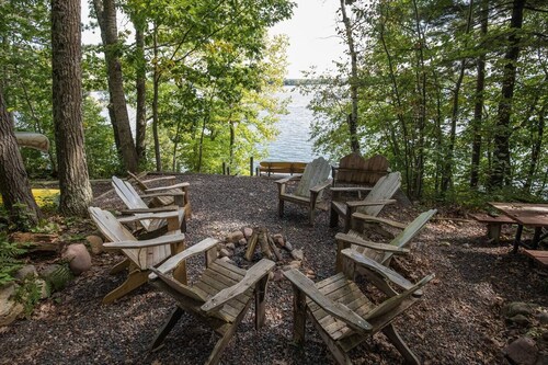 Secluded Getaway Access to 2 Lakes, Sauna, Game room