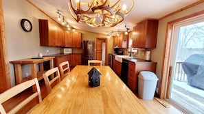 Fridge, microwave, oven, stovetop - Secluded Getaway Access to 2 Lakes, Sauna, Game room (Birchwood)