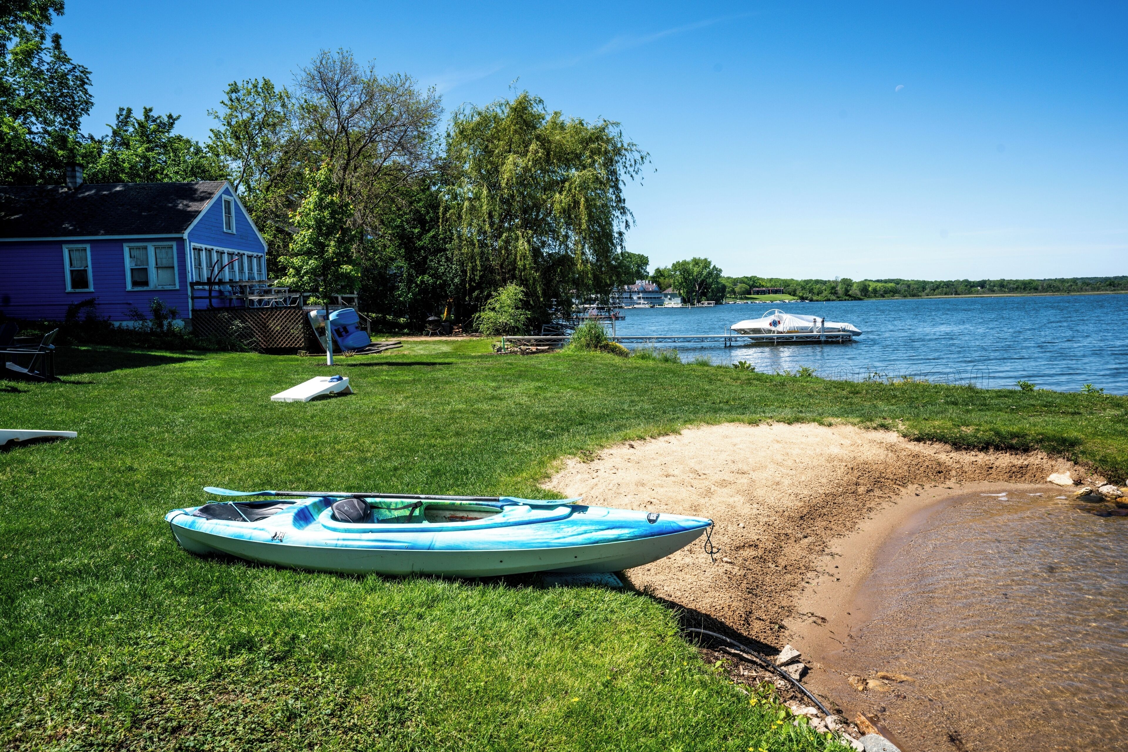 Plage, chaises longues, serviettes de plage
