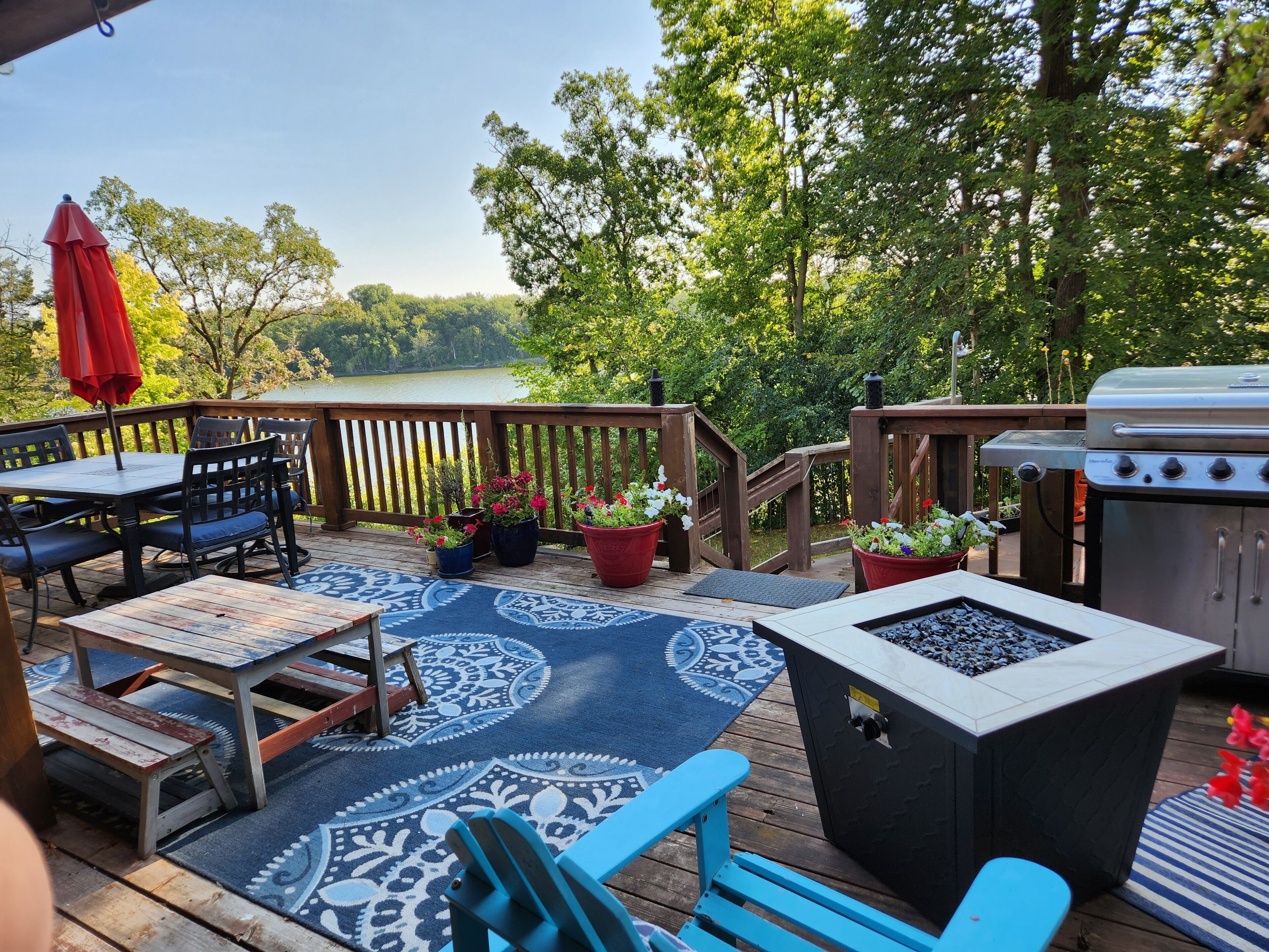 Mississippi River views, year-round Hot Tub and Bald Eagle Visitors