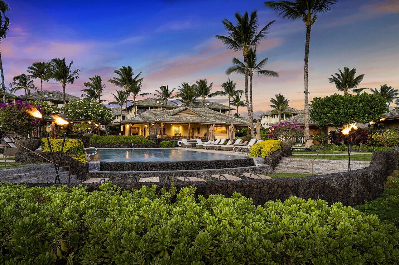 Kolea Oceanfront Beach Club in the evening!