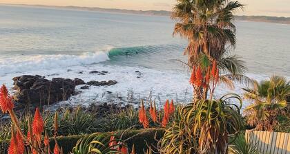 Whale Bay Surf Bach + Spa - Absolute Waterfront