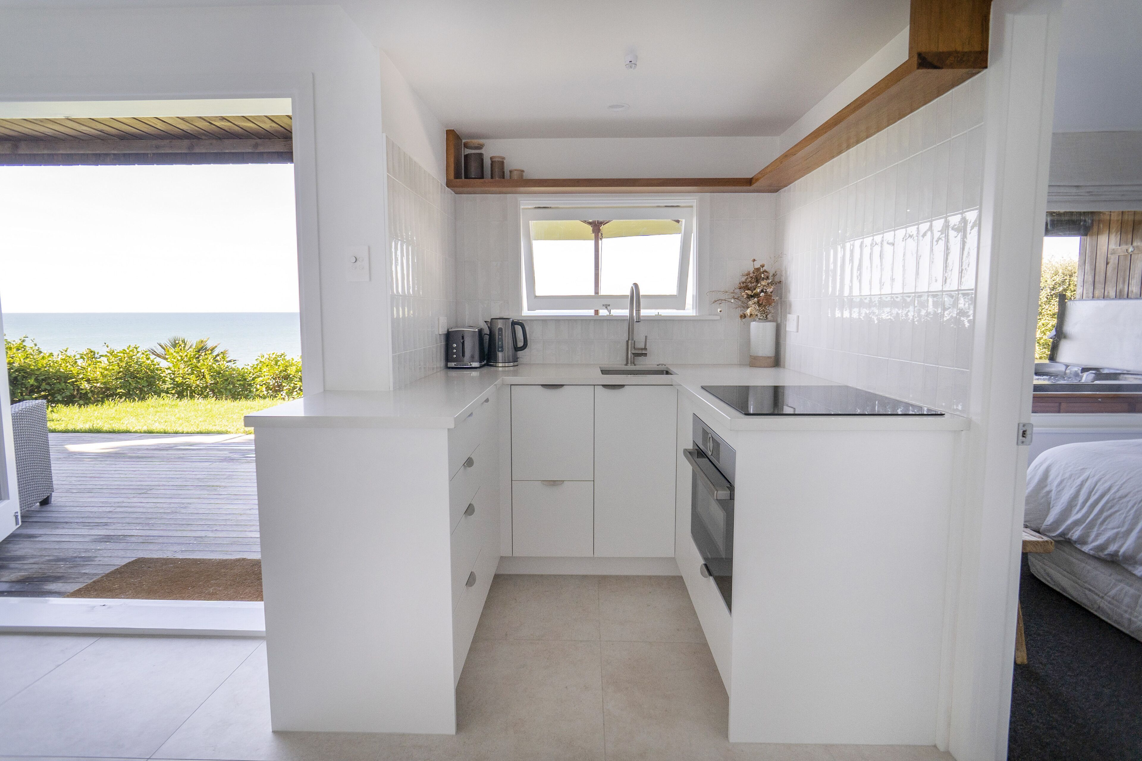 冰箱、微波炉、烤箱、炉灶