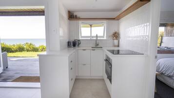 冰箱、微波炉、烤箱、炉灶