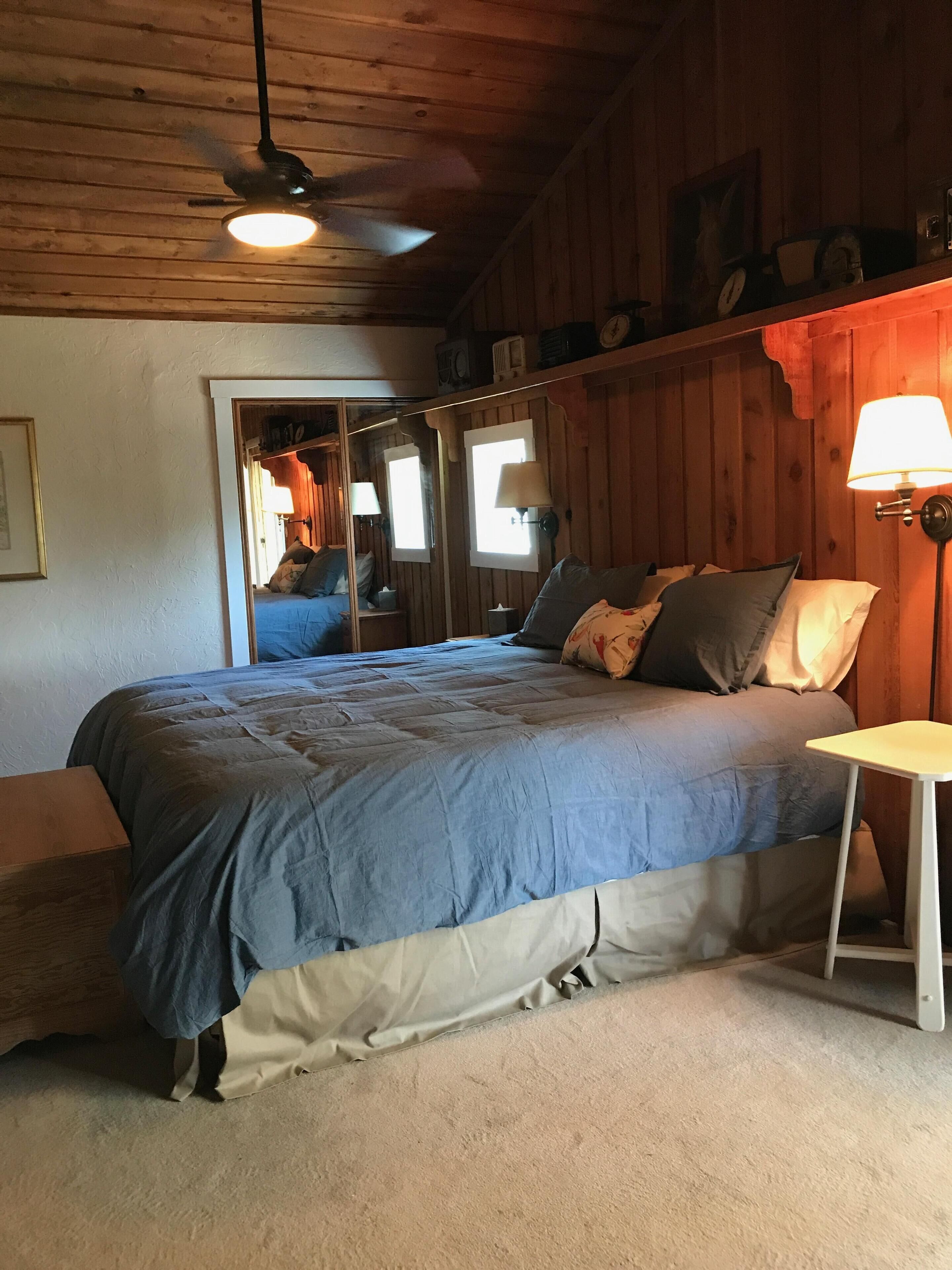 Enjoy our loft with a private hot tub overlooking the vineyard and pond. 