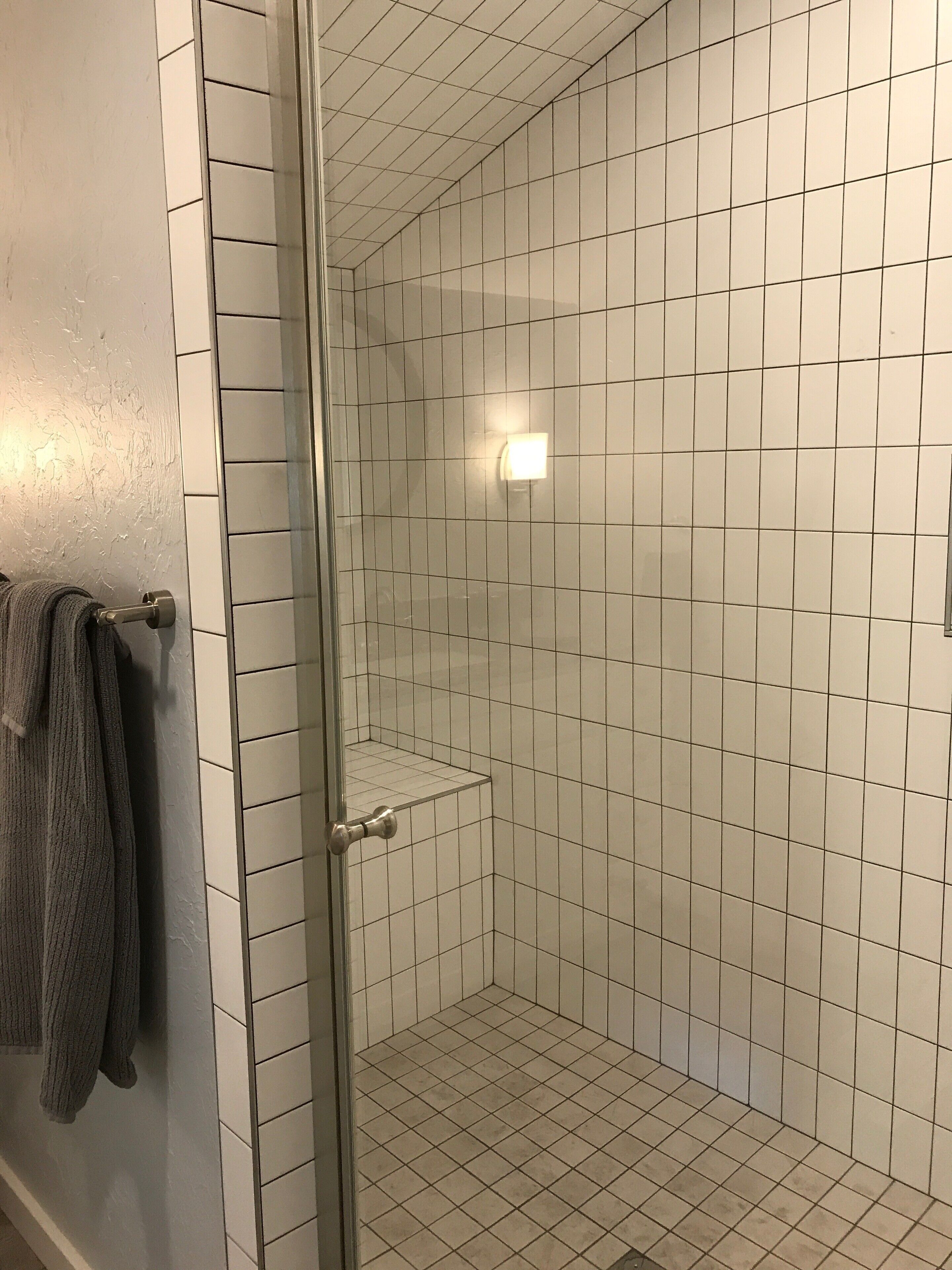 Enjoy our loft with a private hot tub overlooking the vineyard and pond. 