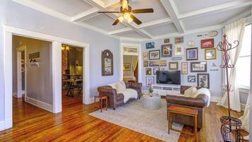 TV connectée, cheminée, Netflix, services de streaming