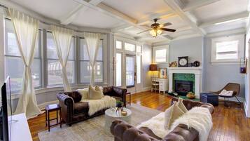 TV connectée, cheminée, Netflix, services de streaming