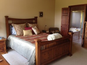 4 bedrooms, desk, iron/ironing board, free WiFi