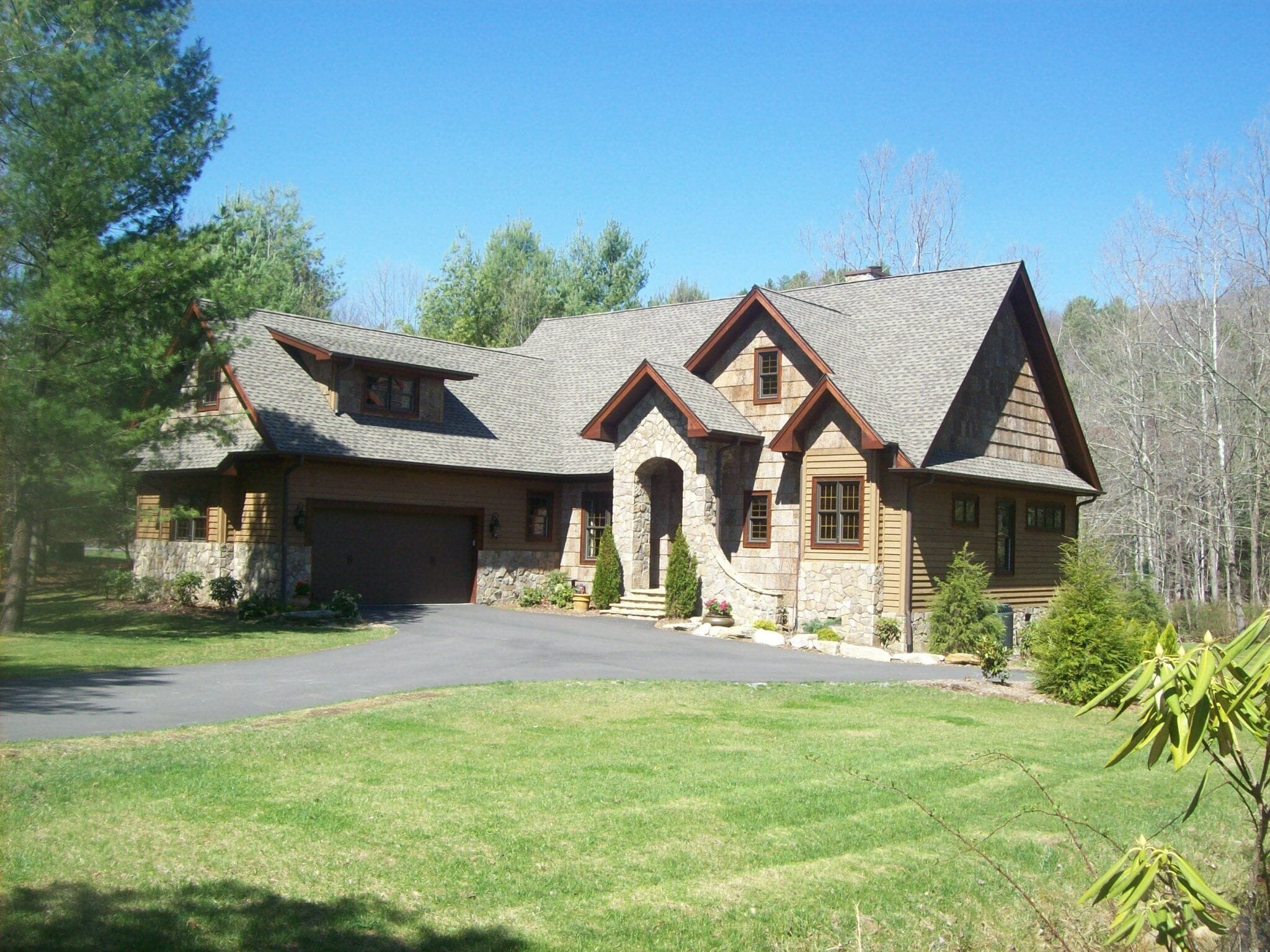 Rivers Edge Lodge - Luxury Mountain Home Located Directly on Pristine River 