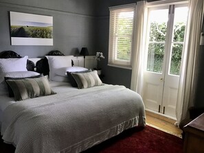 3 bedrooms, iron/ironing board, free WiFi, bed sheets - OJ's - luxury retreat minutes from shopping and restaurants (Daylesford)