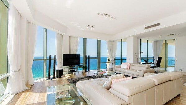 Smart TV, stereo - Style and Amazing Views from this Level 37 Sub Penthouse (Surfers Paradise)