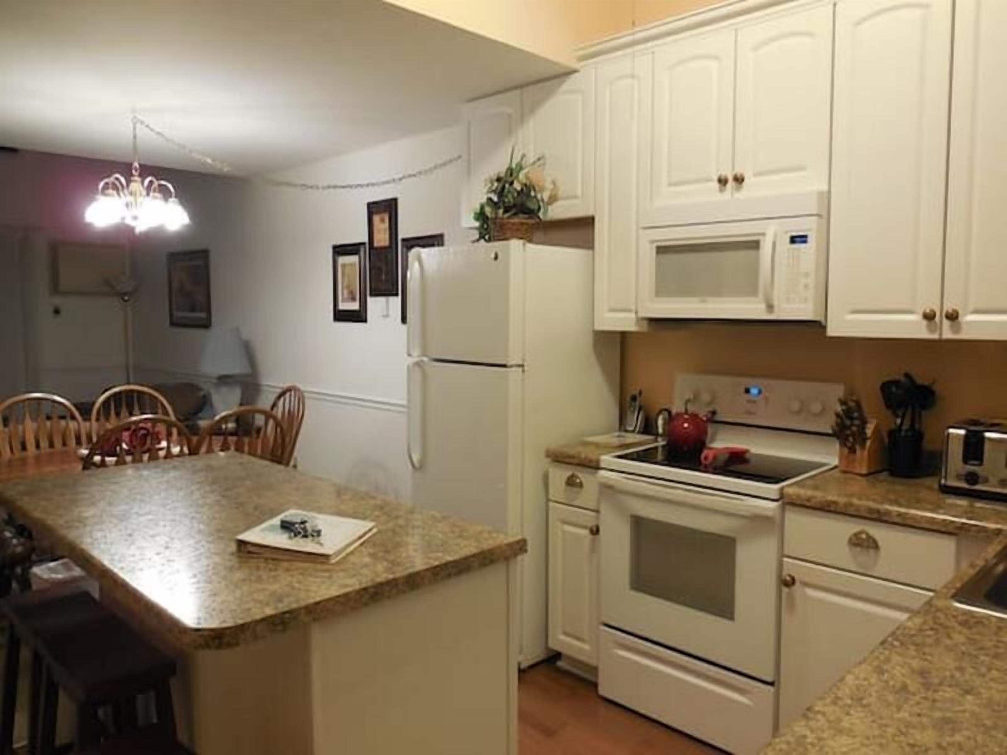 Fun Stays @ The Dells Club, 3BR/2Ba Condo  with Riverview!