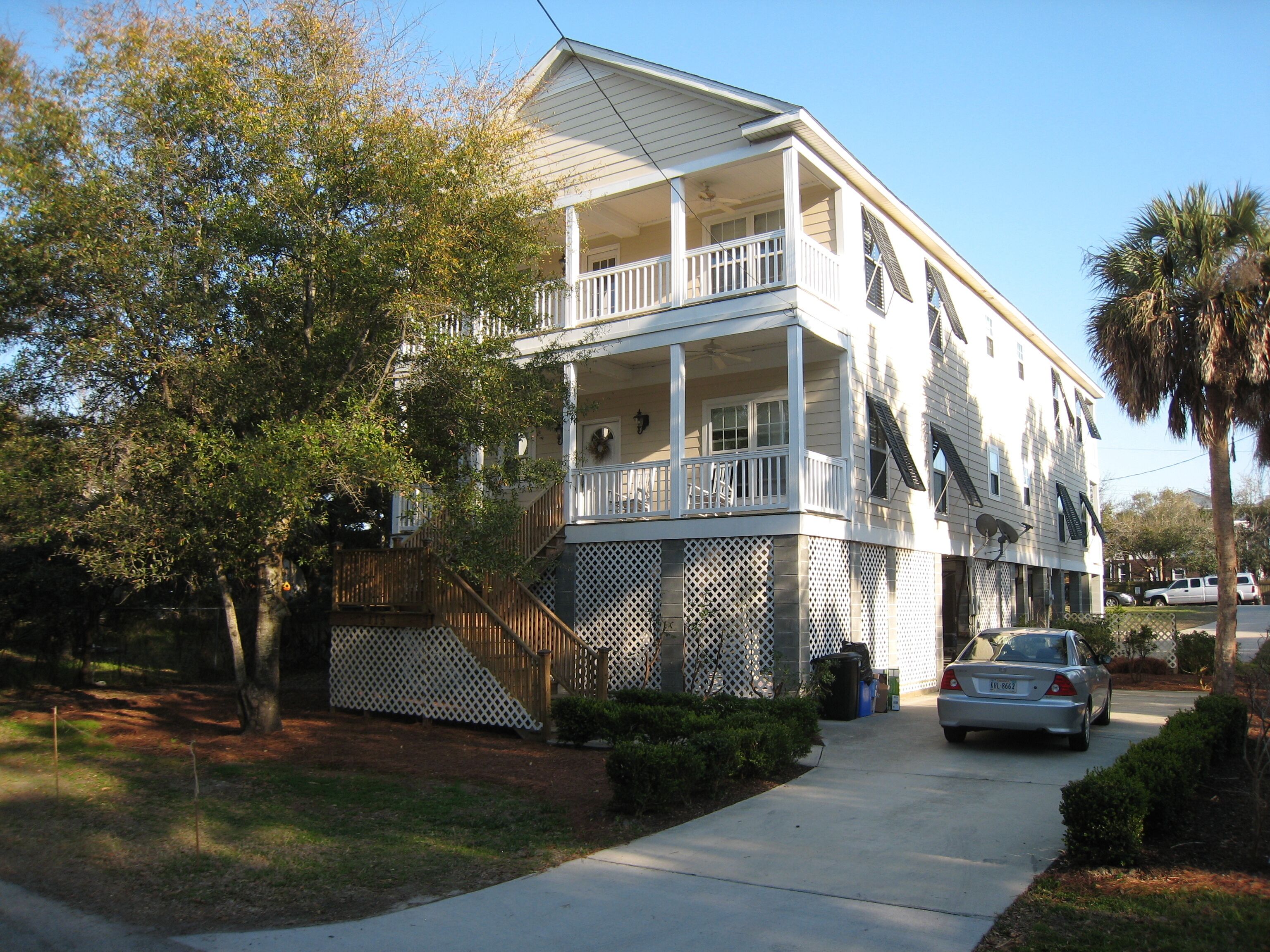 Quiet  2005 Folly Beach 3 Br, 2.5 Ba Home  - 2.5 Blks to Beach/1 Blk to Town