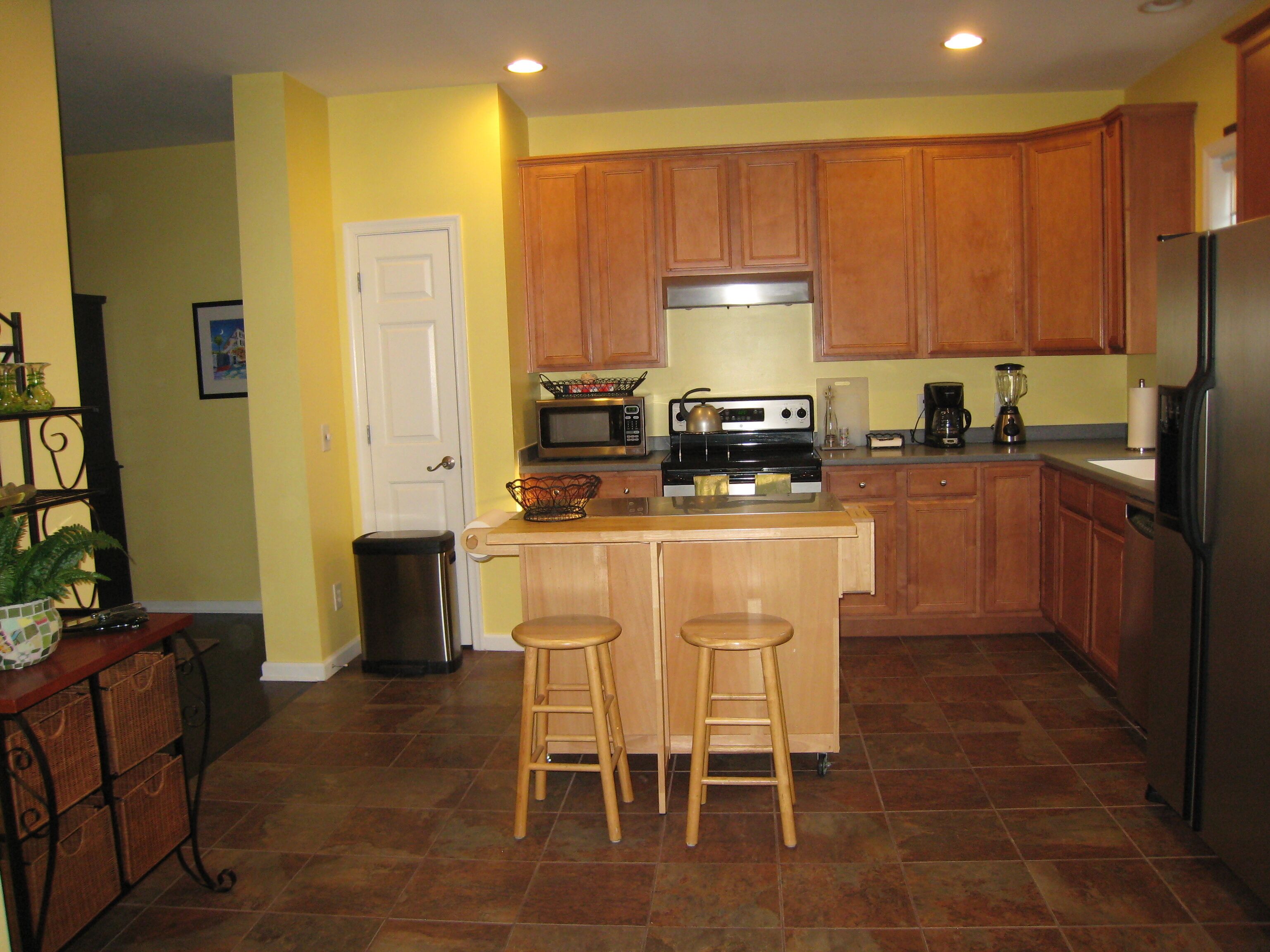 Quiet  2005 Folly Beach 3 Br, 2.5 Ba Home  - 2.5 Blks to Beach/1 Blk to Town