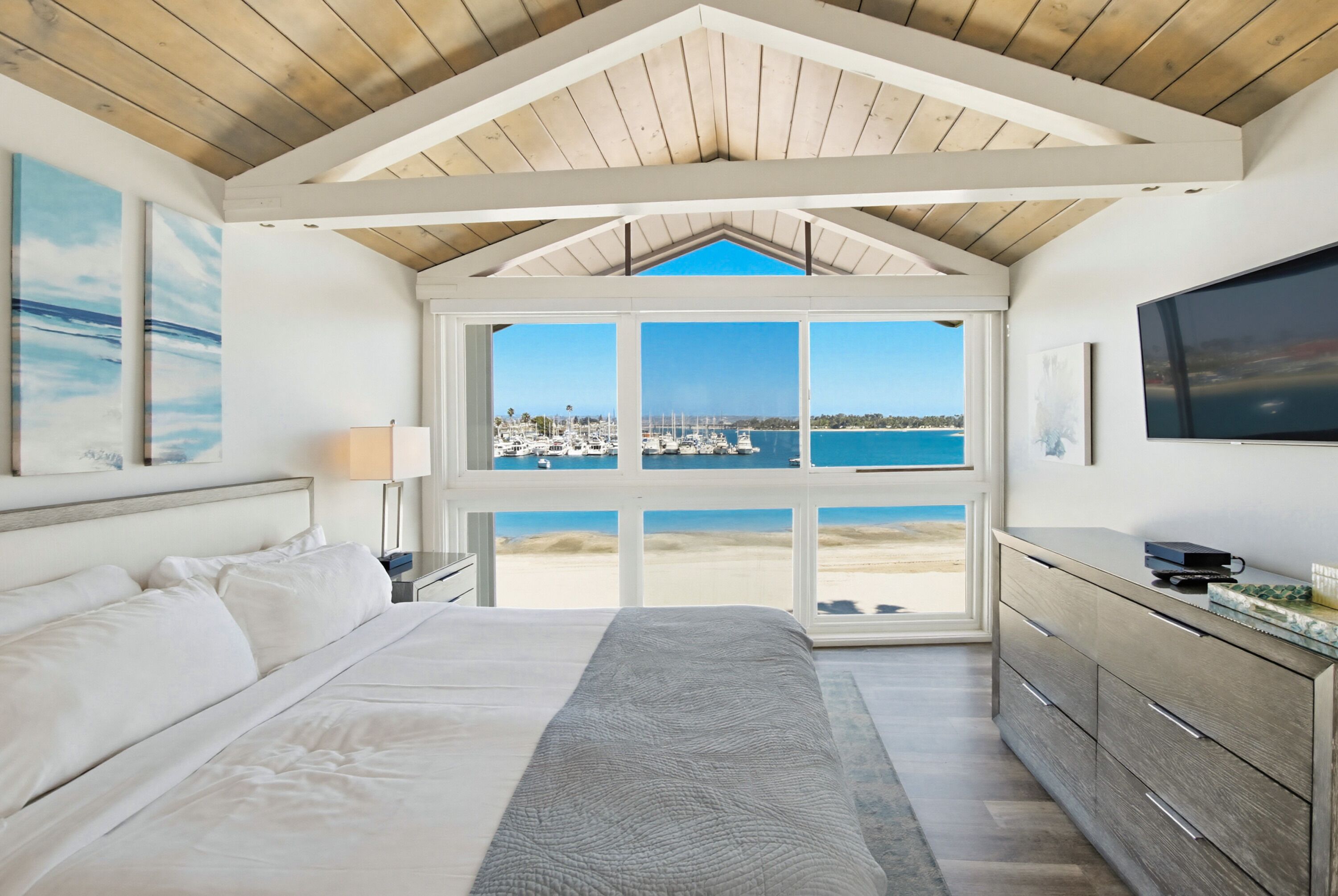 4 habitaciones, tabla de planchar con plancha, wifi y ropa de cama 