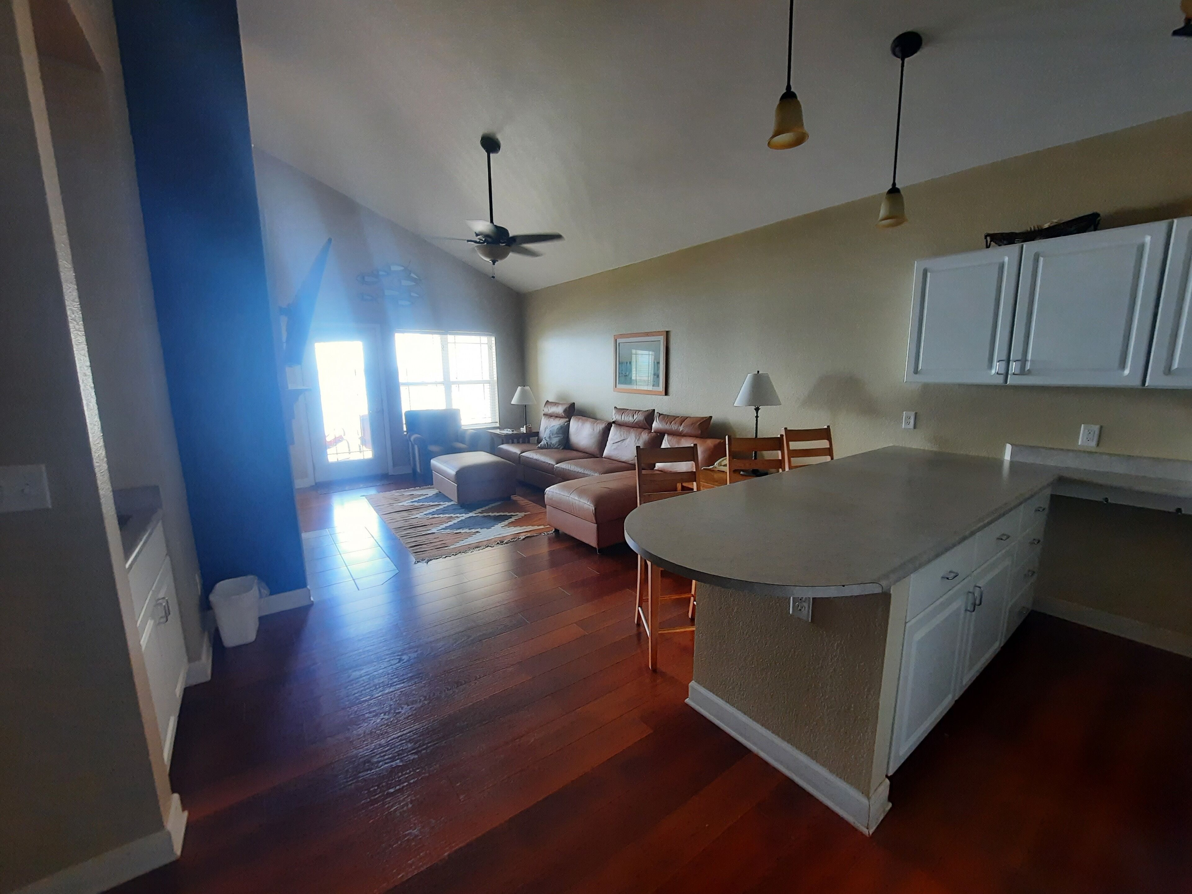 321 - Spacious 2 Bedroom Lake View Condo