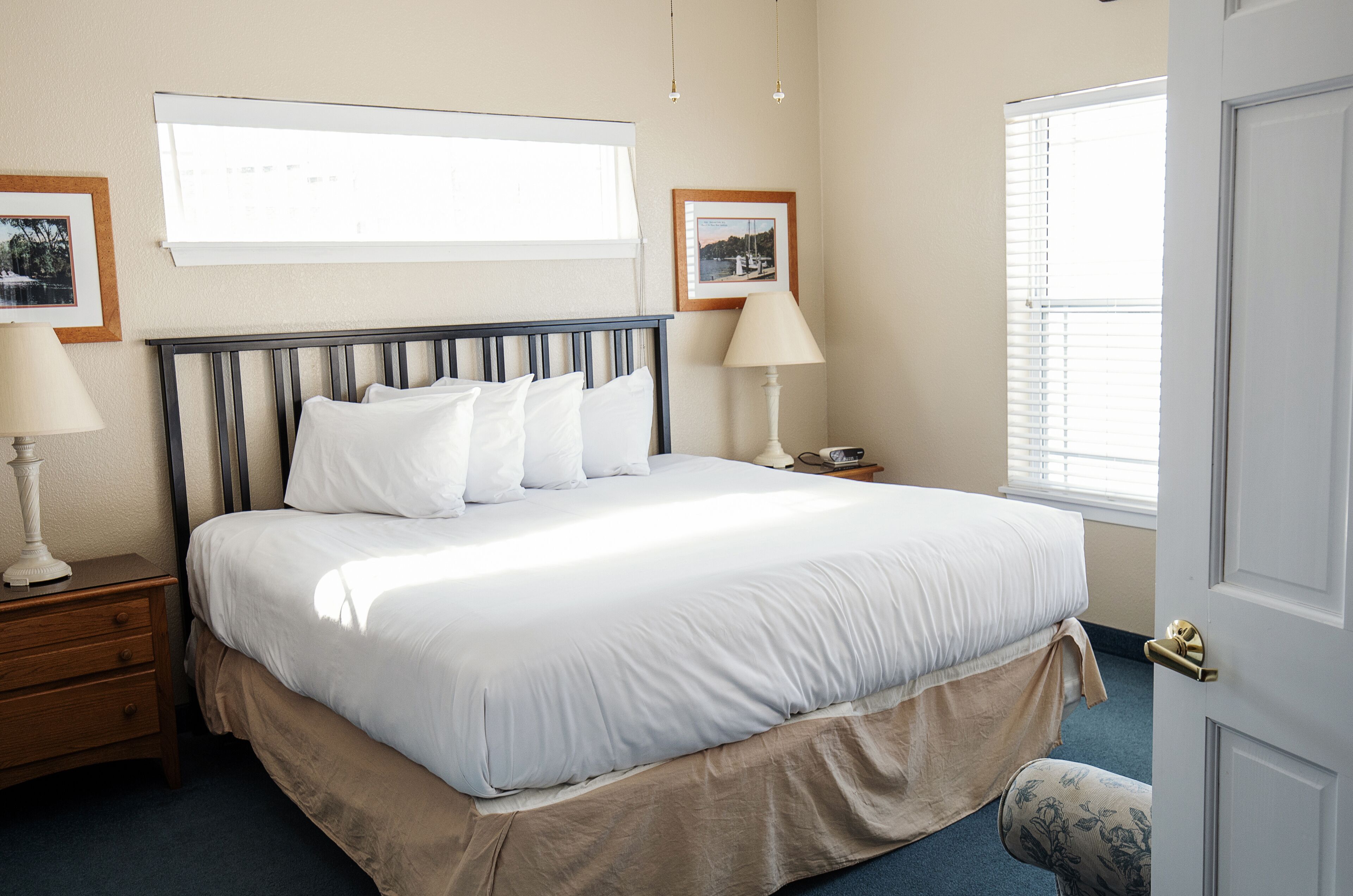 321 - Spacious 2 Bedroom Lake View Condo