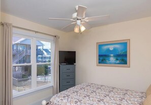 4 عدّة غرف نوم ومكواة/لوح كي وواي فاي مجانًا وملاءات أسرّة