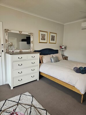 2 bedrooms, desk, iron/ironing board, free WiFi