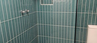 Mahdollisen vierastalon 4 km soikea / CBD 2 kylpy / kaksinkertainen yksityinen autokatos