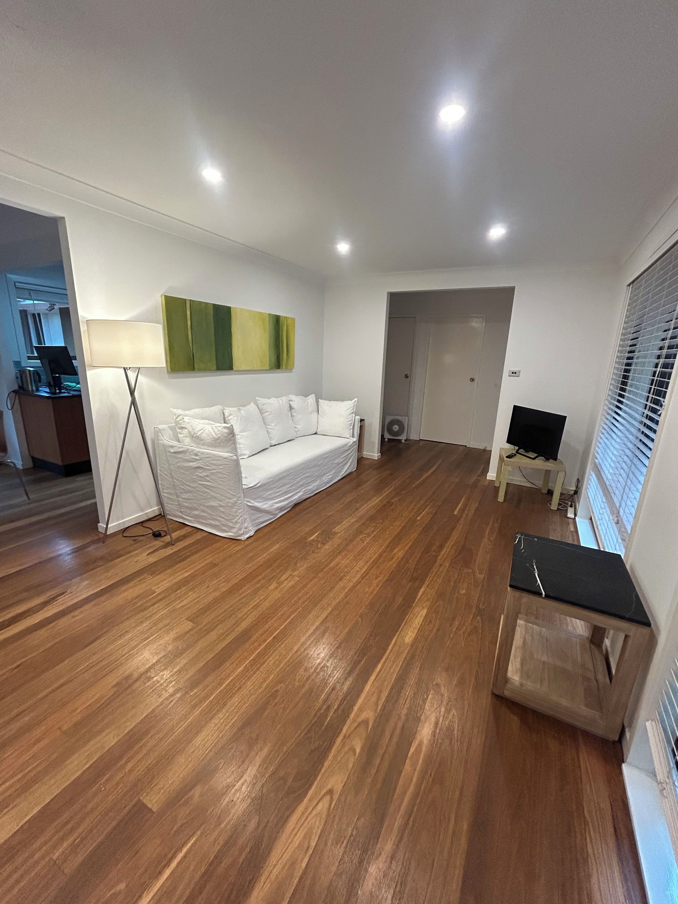Smart TV, DVD player, books, stereo
