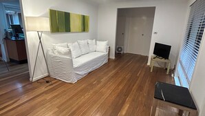 Smart TV, reproductor de DVD, libros y estéreo 