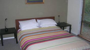 5 bedrooms, iron/ironing board, free WiFi, bed sheets