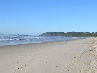 Beachshore Byron Bay - Cozy Beachhouse with pool close to Tallows Beach