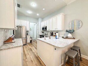 Fridge, microwave, oven, stovetop - 210 Seacrest Beach Blvd (Beach-Sea-Sun) (Seacrest Beach)