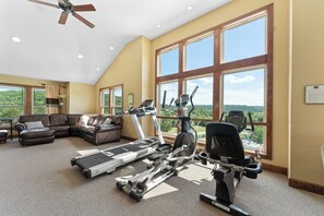Fitness facility - Luxury 5BR Escape-Private HotTub,  Pool&Splash Pad&Play Ground (Hollister)