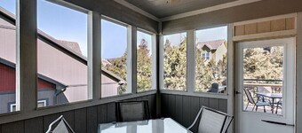 Luxury 5BR Escape-Private HotTub,  Pool&Splash Pad&Play Ground