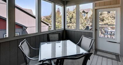 Luxury 5BR Escape-Private HotTub, Pool&Splash Pad&Play Ground