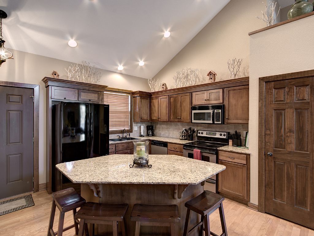 Luxury 5BR Escape-Private HotTub,  Pool&Splash Pad&Play Ground