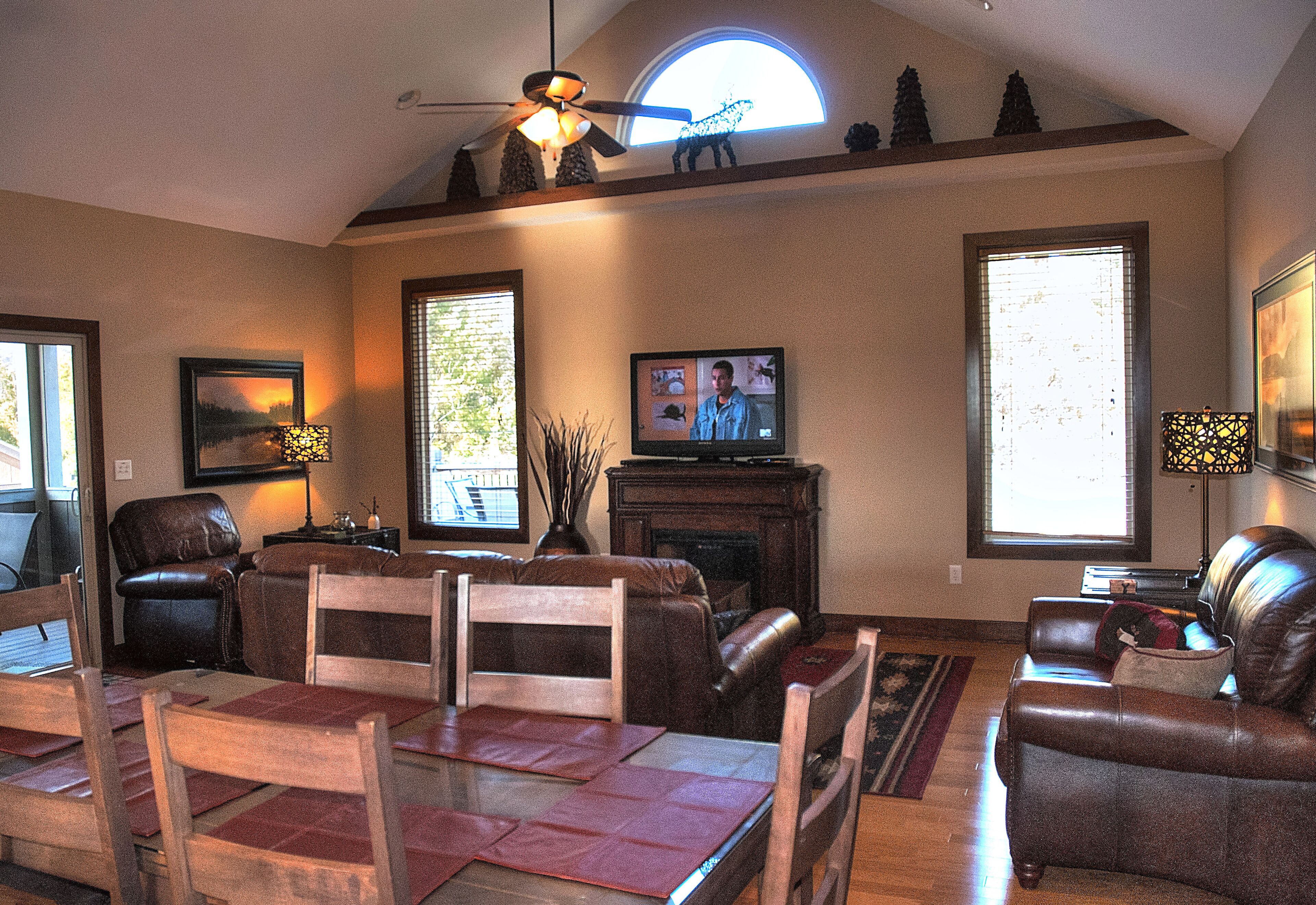 Luxury 5BR Escape-Private HotTub,  Pool&Splash Pad&Play Ground