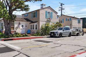 Exterior - Beautifully Updated Historical Cottage Retreat with Garage! (Newport Beach)