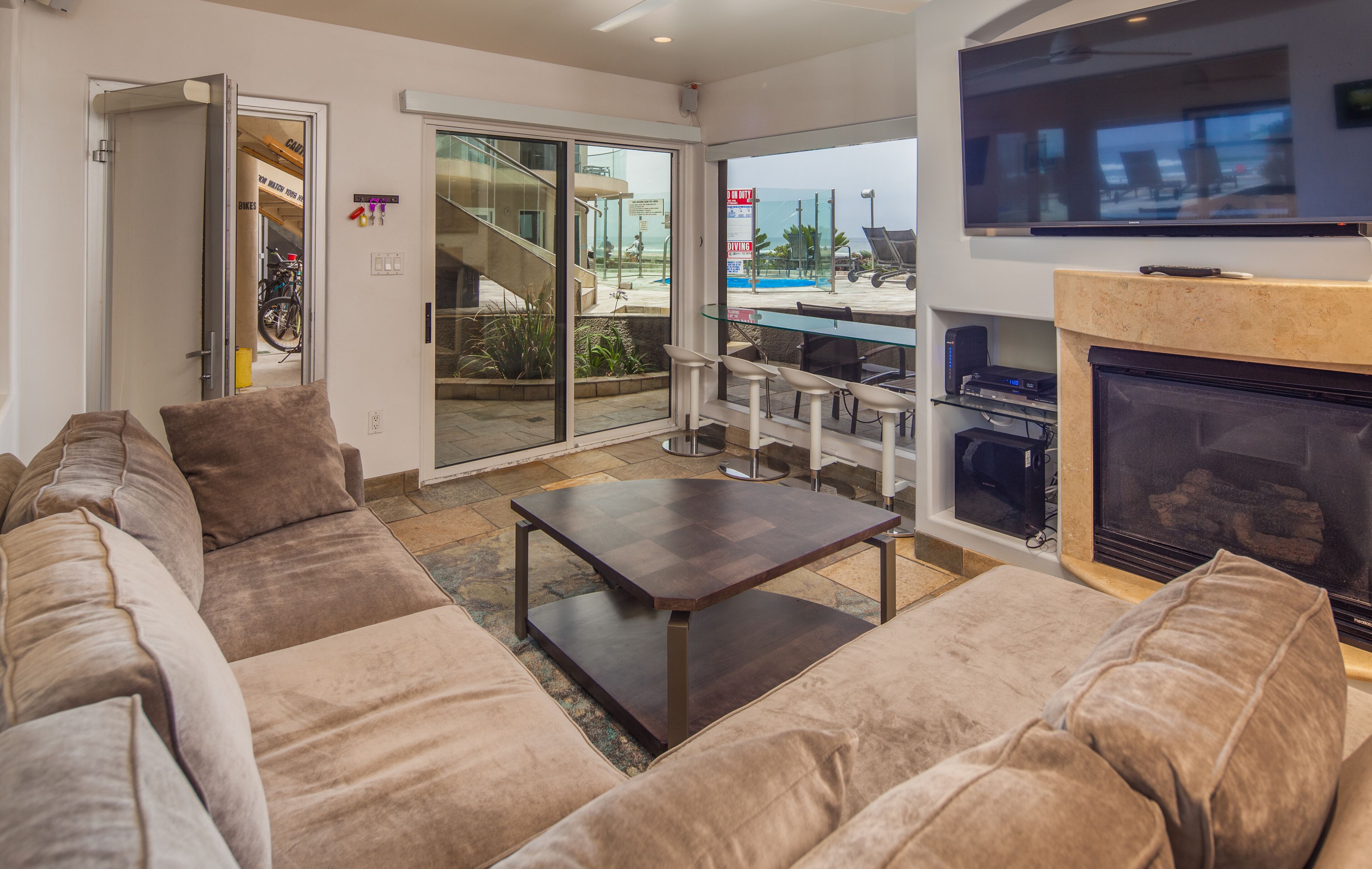 Ground Floor,  Ocean Front Beach Condo With Hot Tub 
