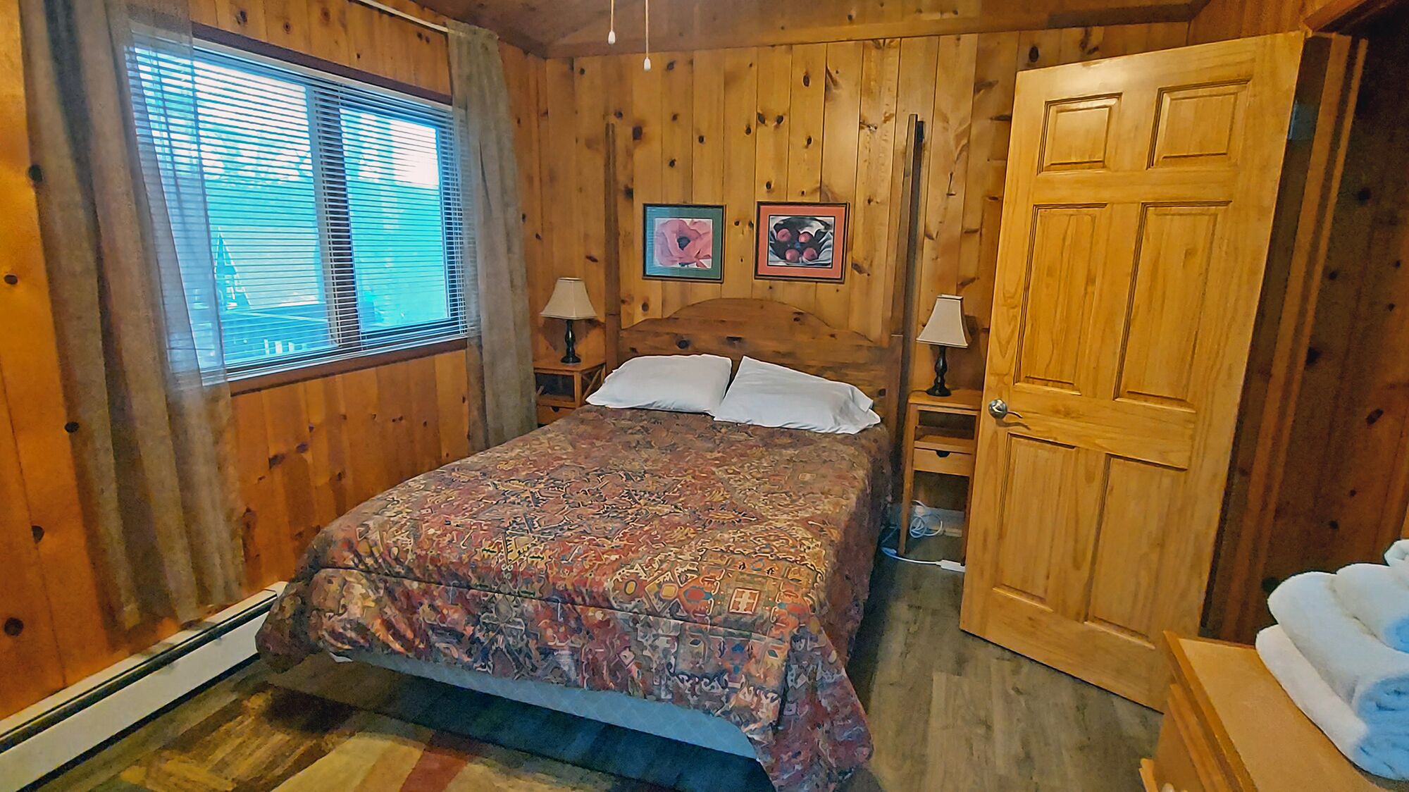 Lake Rescue Chalet - 6-Bedroom Lake & Ski House with Hot Tub