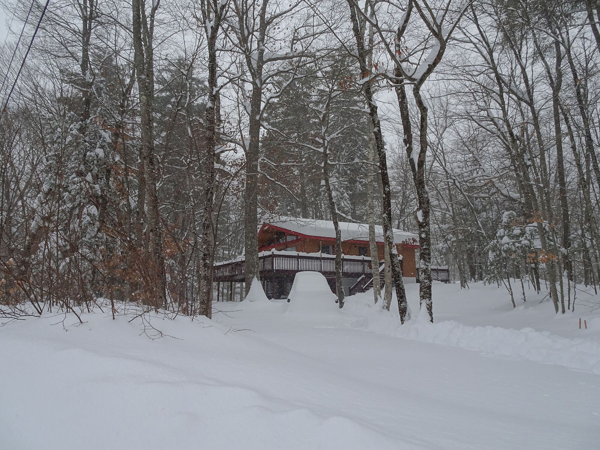 Lake Rescue Chalet - 6-Bedroom Lake & Ski House with Hot Tub