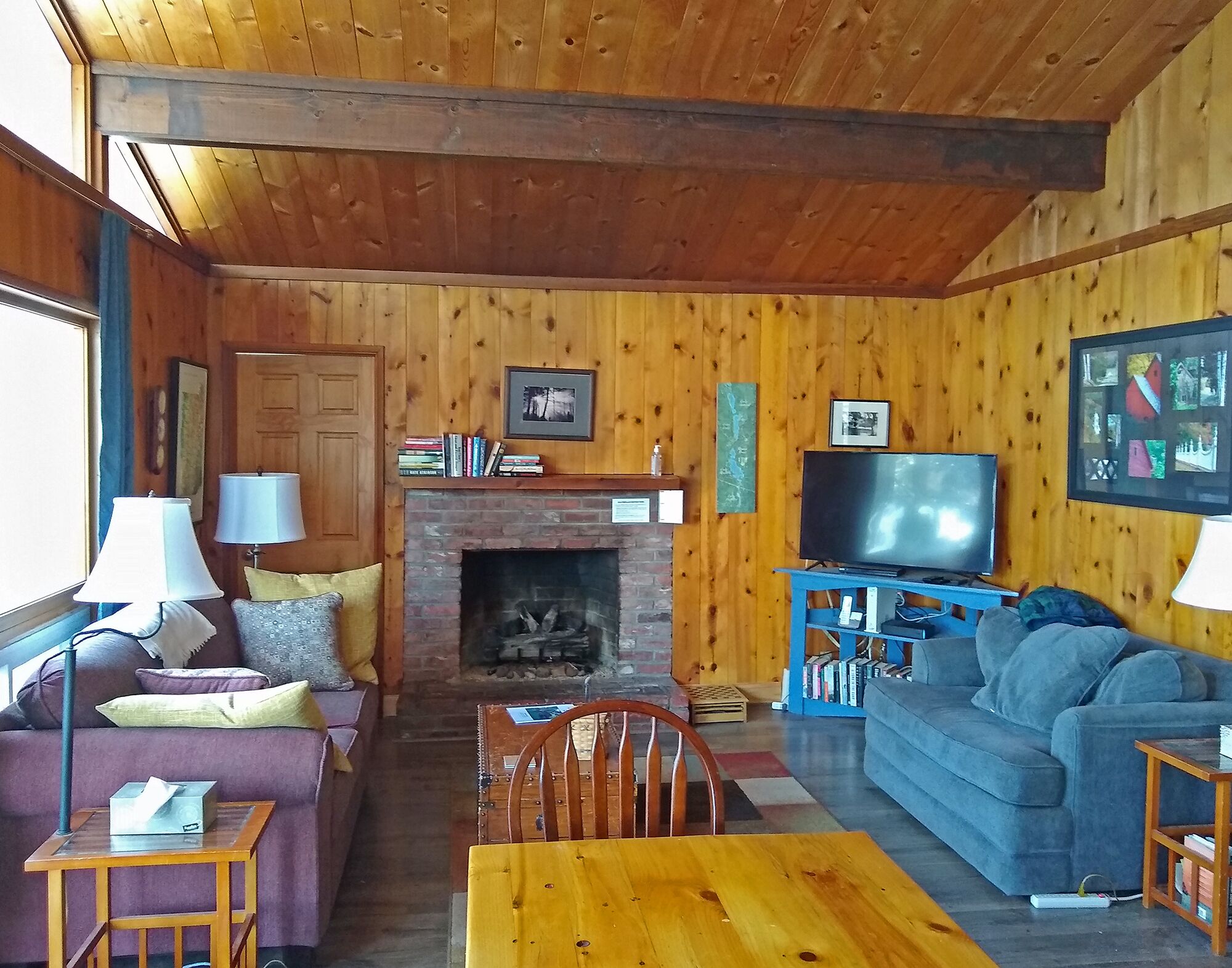 Lake Rescue Chalet - 6-Bedroom Lake & Ski House with Hot Tub