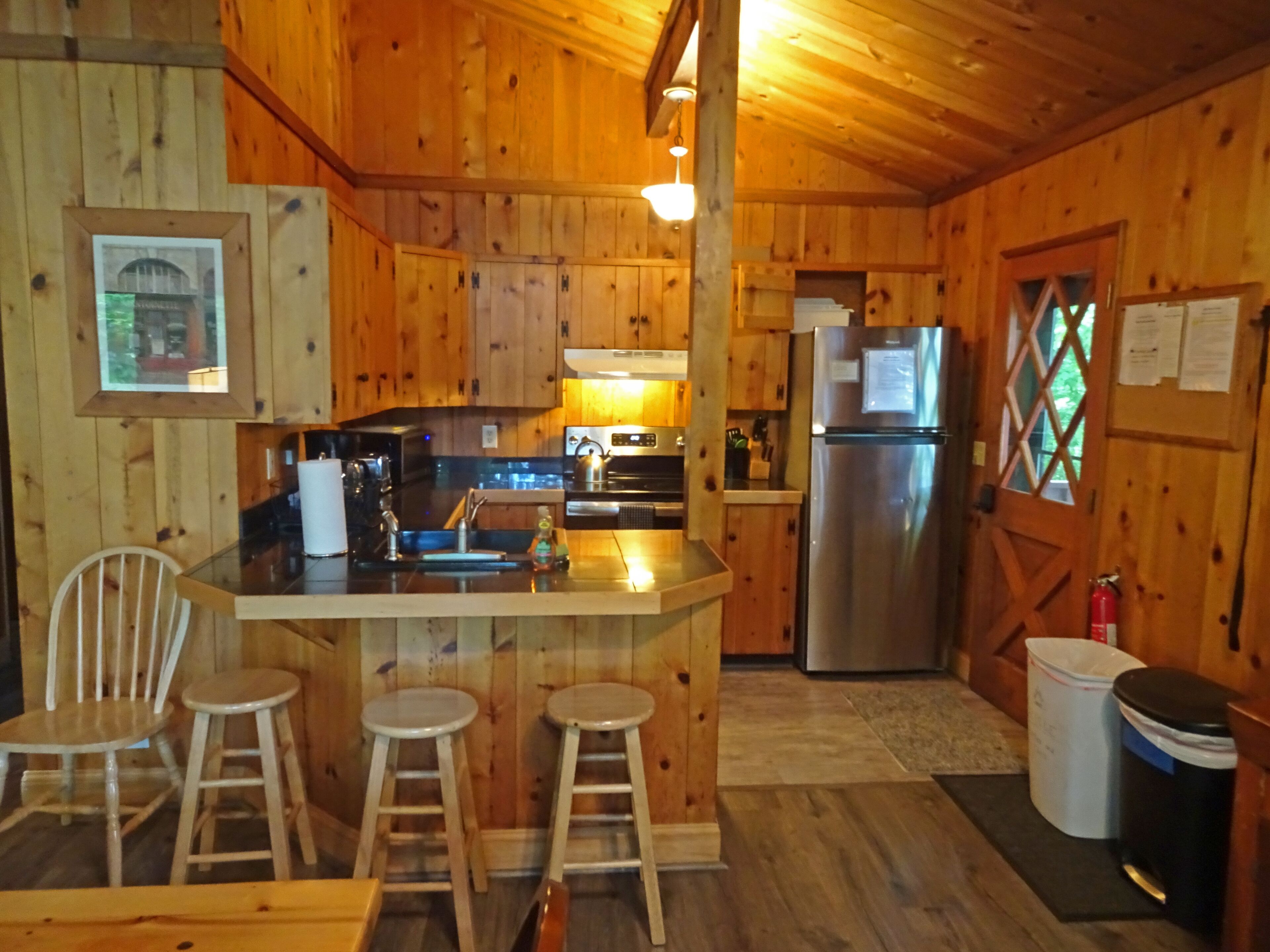 Lake Rescue Chalet - 6-Bedroom Lake & Ski House with Hot Tub