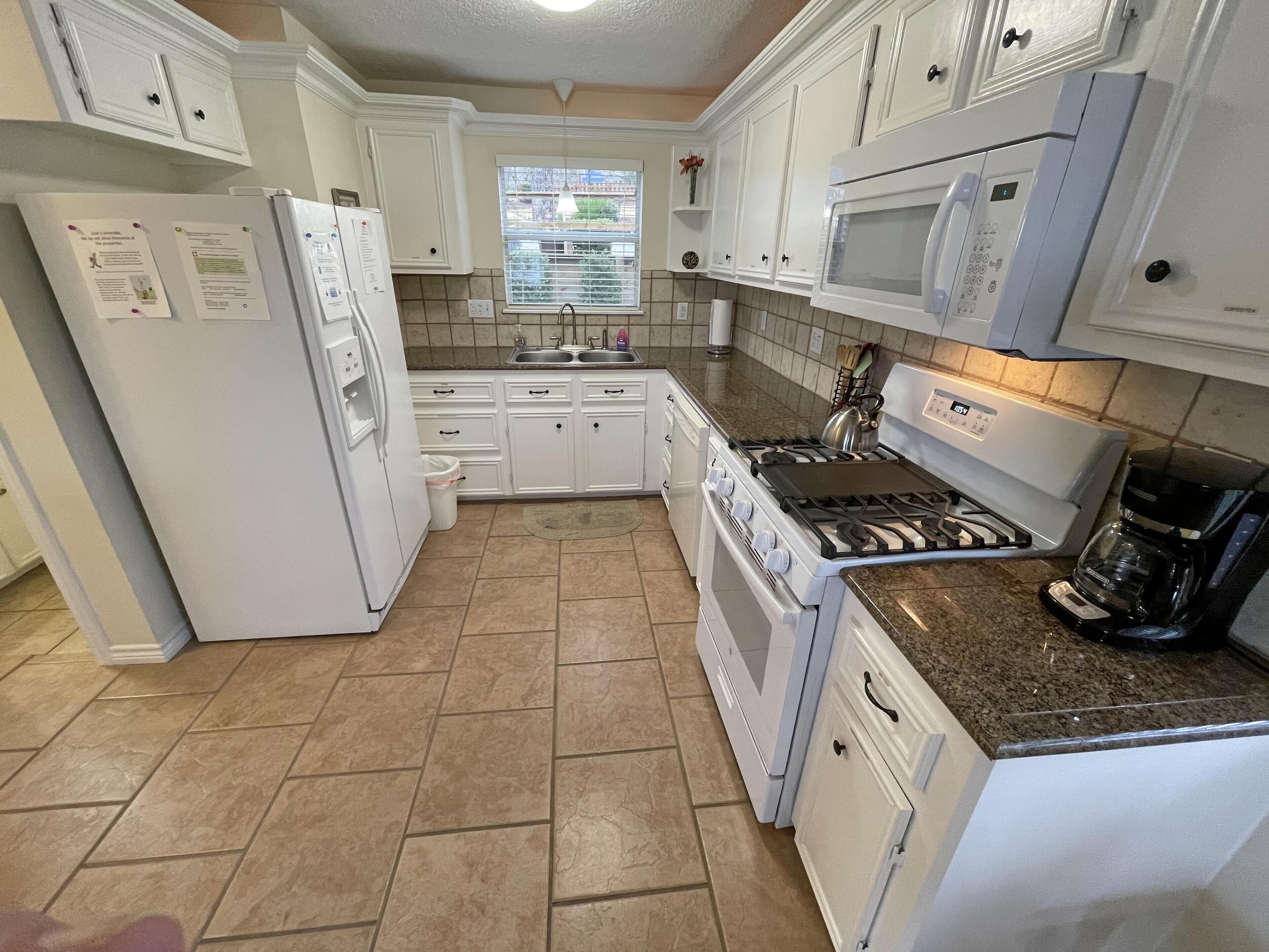 "Awesome View"  kayaks, docks, decks & a spring fed lake.