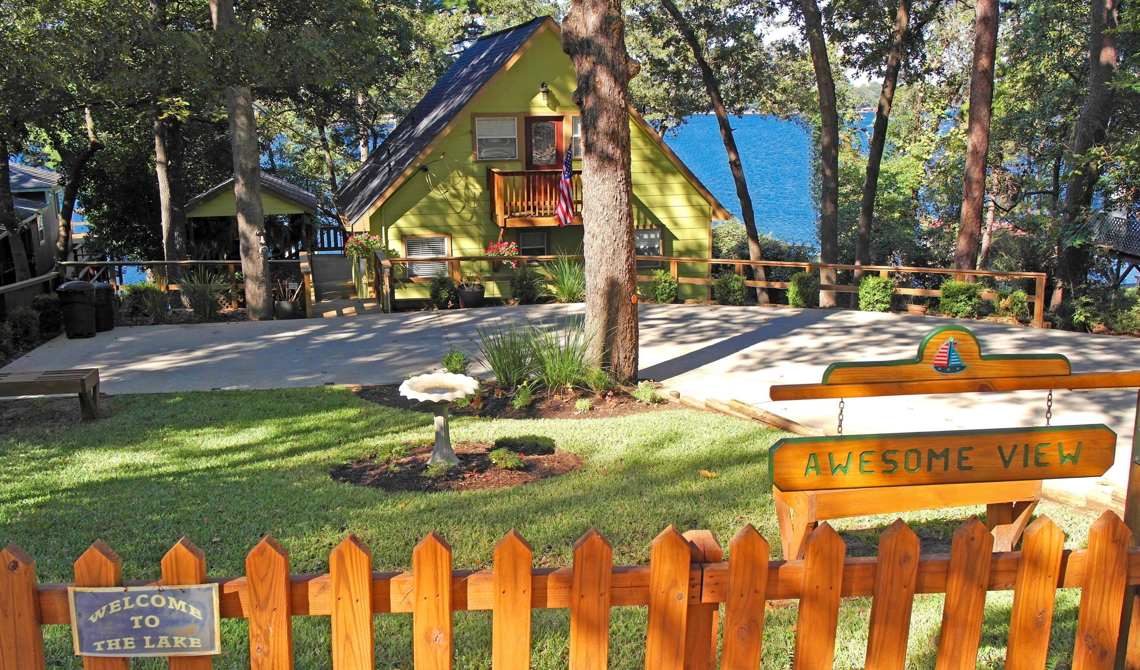 "Awesome View"  kayaks, docks, decks & a spring fed lake.