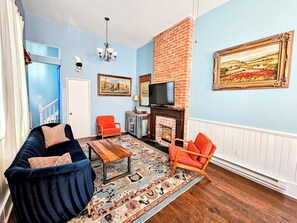 Smart TV, fireplace, DVD player, books