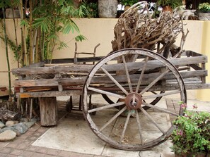 المنطقة المحيطة بالمنشأة