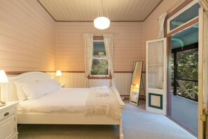 6 bedrooms, iron/ironing board, travel crib, internet