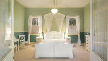 6 bedrooms, iron/ironing board, travel cot, Internet